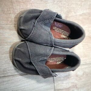 Toms Baby toddler size 4